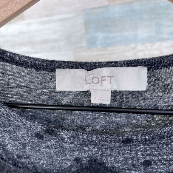 LOFT Lacy Dotted Cold Shoulder Tee Gray Black Lattice Trim Casual Womens Small - Picture 6 of 7